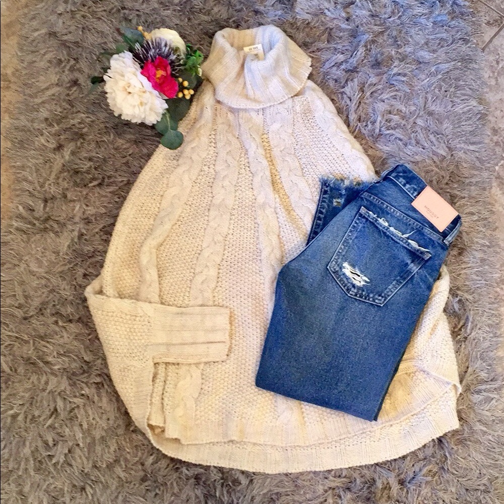 Loose fitting turtle neck sweater☃️❄️☃️